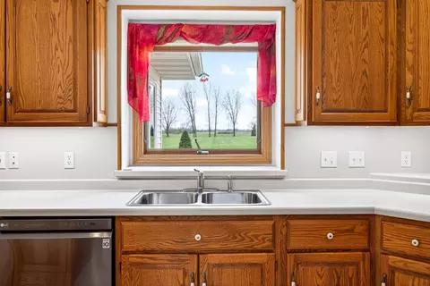 Kitchen - 4665 Edgewood Dr, Appleton, WI 54913 photo 6 of 7