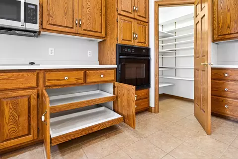 Kitchen - 4665 Edgewood Dr, Appleton, WI 54913 photo 4 of 7