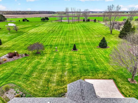 Exterior - 4665 Edgewood Dr, Appleton, WI 54913 photo 4 of 9