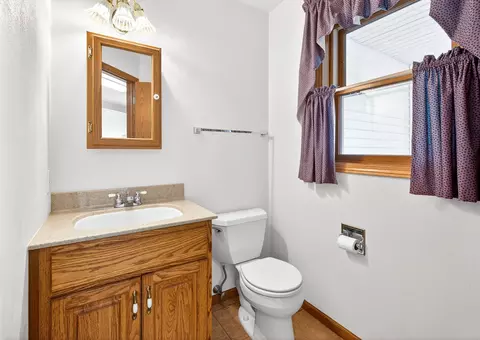 Bath - 4665 Edgewood Dr, Appleton, WI 54913 photo 5 of 6