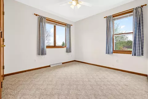 Bedroom - 4665 Edgewood Dr, Appleton, WI 54913 photo 4 of 8