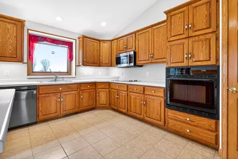 Kitchen - 4665 Edgewood Dr, Appleton, WI 54913 photo 2 of 7