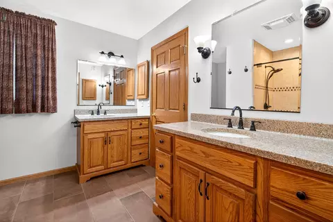 Bath - 4665 Edgewood Dr, Appleton, WI 54913 photo 1 of 6