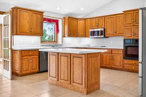 Kitchen - 4665 Edgewood Dr, Appleton, WI 54913 photo 3 of 7