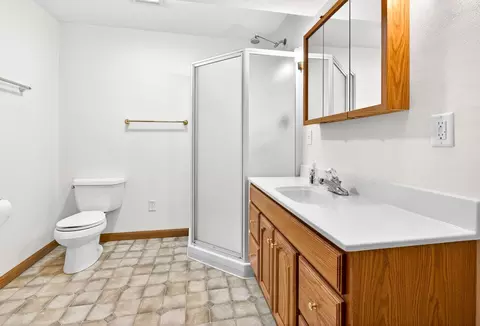 Bath - 4665 Edgewood Dr, Appleton, WI 54913 photo 6 of 6