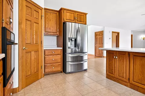 Kitchen - 4665 Edgewood Dr, Appleton, WI 54913 photo 5 of 7
