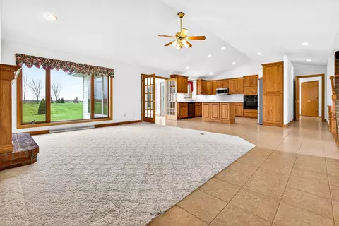 Living - 4665 Edgewood Dr, Appleton, WI 54913 photo 2 of 4