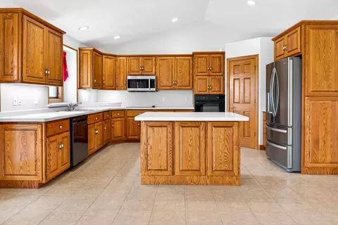 Kitchen - 4665 Edgewood Dr, Appleton, WI 54913 photo 1 of 7