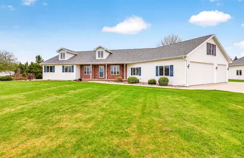 Exterior - 4665 Edgewood Dr, Appleton, WI 54913 photo 1 of 9