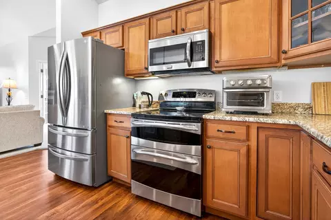 Kitchen - 2104 E Milestone Dr, Appleton, WI 54913 photo 5 of 6