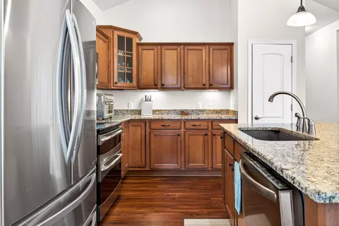 Kitchen - 2104 E Milestone Dr, Appleton, WI 54913 photo 4 of 6