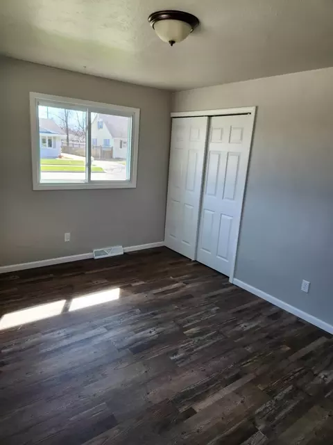 Bedroom - 319 S Midpark Dr, Appleton, WI 54915 photo 2 of 3