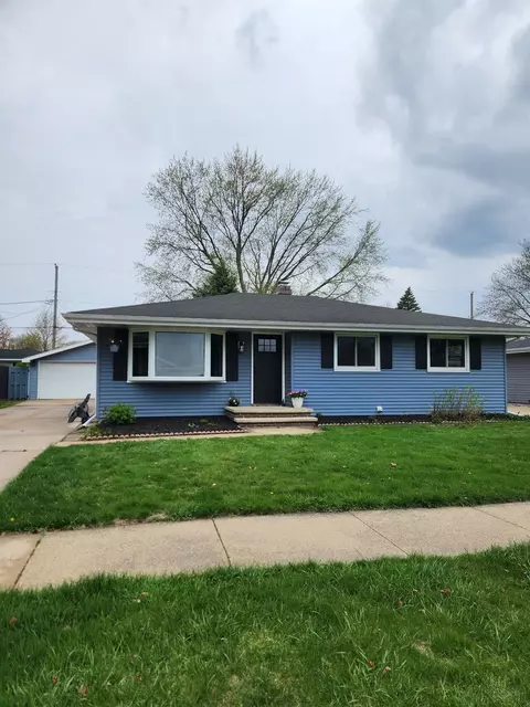 319 S Midpark Dr, Appleton, WI 54915