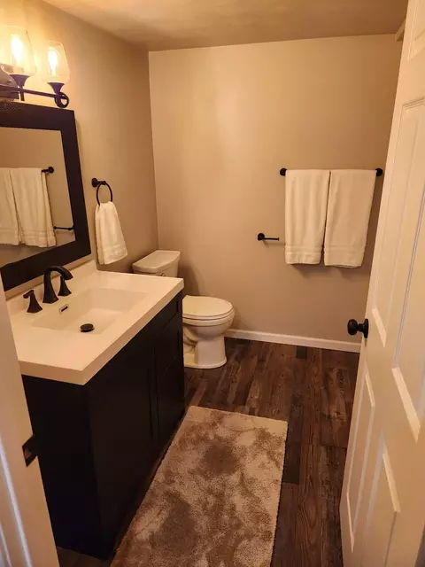 Bath - 319 S Midpark Dr, Appleton, WI 54915 photo 2 of 2