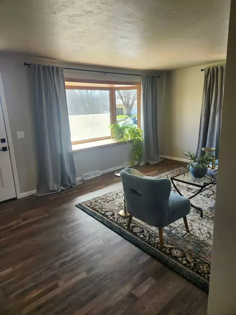 Living - 319 S Midpark Dr, Appleton, WI 54915 photo 2 of 2