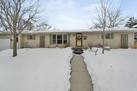 1217 Charles St, De Pere, WI 54115