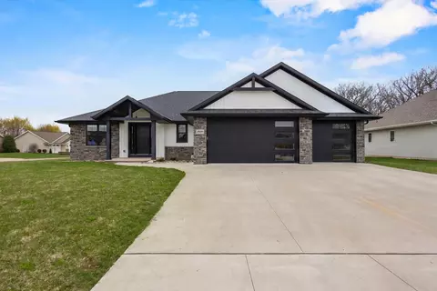 2909 Grand Cypress Ln, Green Bay, WI 54311
