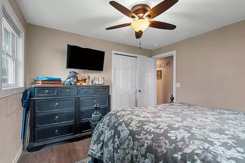 Bedroom - 5000 N French Rd, Appleton, WI 54913 photo 2 of 4