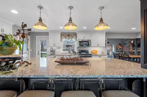 Kitchen - 5000 N French Rd, Appleton, WI 54913 photo 6 of 8