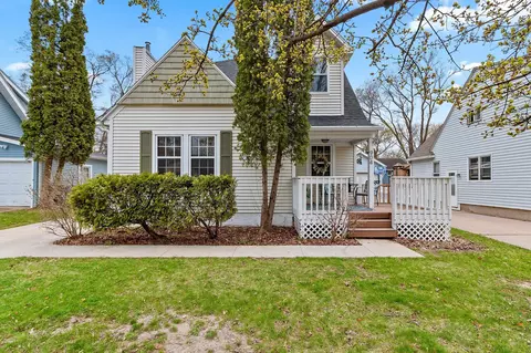 904 Allouez Ter, Green Bay, WI 54301