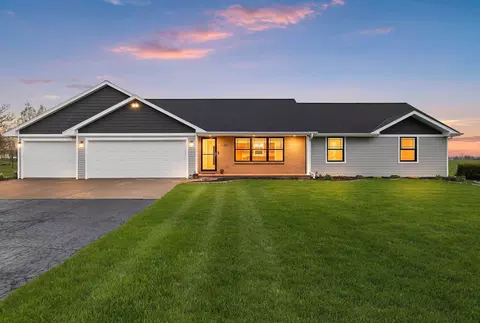 3154 Green Meadow Dr, De Pere, WI 54115