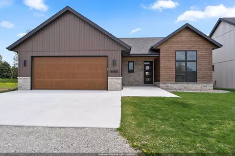 435 Riverview Ridge Pl, Combined Locks, WI 54113