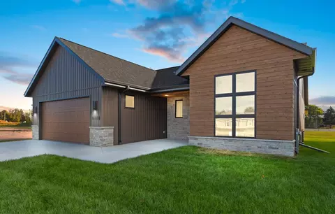 435 Riverview Ridge Pl, Combined Locks, WI 54113