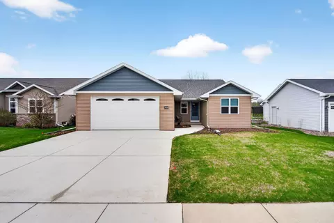 n9036 Papermaker Pass, Menasha, WI 54952