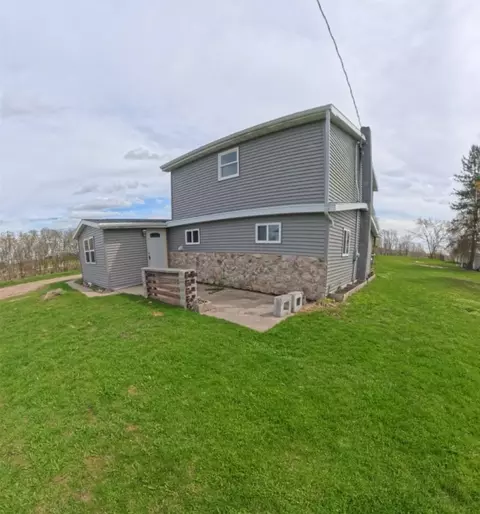 10931 Gillett Town Hall Rd, Gillett, WI 54124