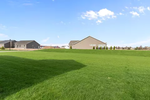 Exterior - 4647 N Cherryvale Ave, Appleton, WI 54913 photo 6 of 12