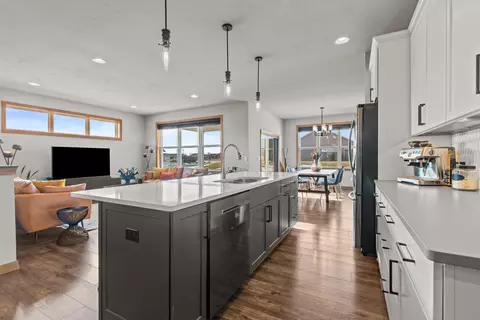Kitchen - 4647 N Cherryvale Ave, Appleton, WI 54913 photo 8 of 9