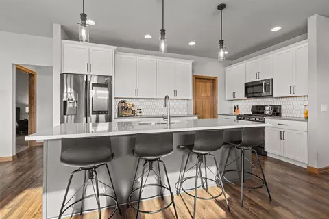 Kitchen - 4647 N Cherryvale Ave, Appleton, WI 54913 photo 2 of 9