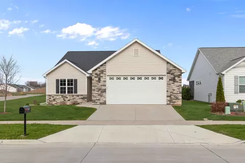 Exterior - 4647 N Cherryvale Ave, Appleton, WI 54913 photo 2 of 12