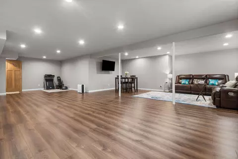 Living - 4647 N Cherryvale Ave, Appleton, WI 54913 photo 6 of 7