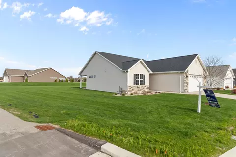 Exterior - 4647 N Cherryvale Ave, Appleton, WI 54913 photo 5 of 12