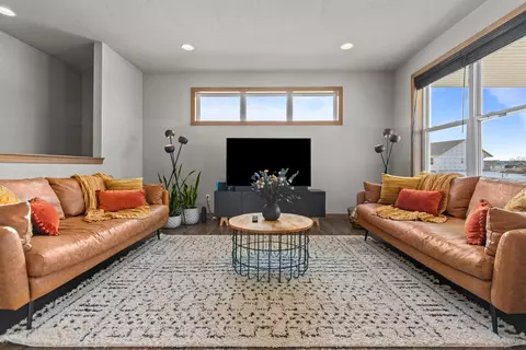 Living - 4647 N Cherryvale Ave, Appleton, WI 54913 photo 3 of 7