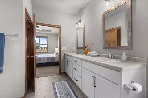 Bath - 4647 N Cherryvale Ave, Appleton, WI 54913 photo 2 of 6