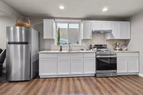 Kitchen - 4647 N Cherryvale Ave, Appleton, WI 54913 photo 9 of 9