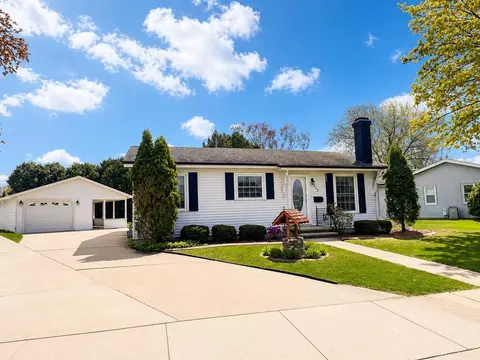928 S Westfield St, Oshkosh, WI 54902