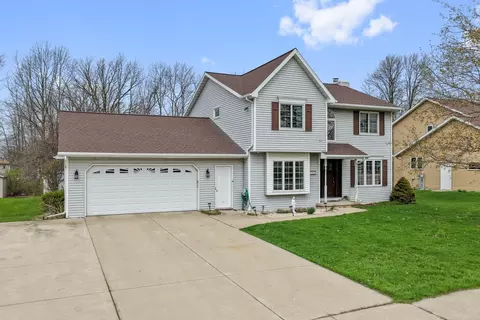 1968 Emerald Dr, Green Bay, WI 54311