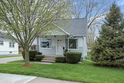 216 Williams St, Combined Locks, WI 54113