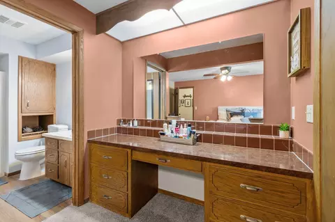 Bath - 3008 E Killdeer Ln, Appleton, WI 54915 photo 2 of 4