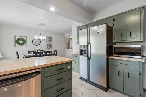Kitchen - 3008 E Killdeer Ln, Appleton, WI 54915 photo 4 of 4