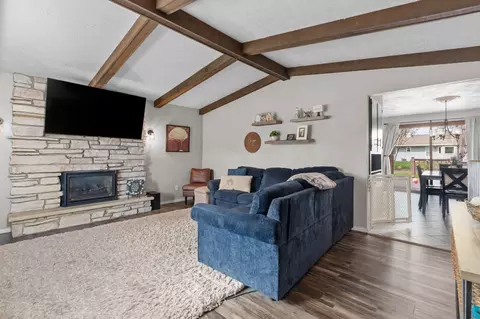 Living - 3008 E Killdeer Ln, Appleton, WI 54915 photo 3 of 6