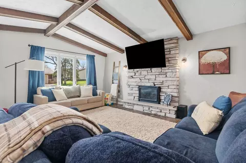 Living - 3008 E Killdeer Ln, Appleton, WI 54915 photo 4 of 6