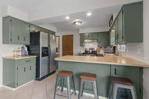 Kitchen - 3008 E Killdeer Ln, Appleton, WI 54915 photo 2 of 4