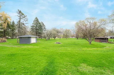 Exterior - 1034 S Ridge Ln, Appleton, WI 54914 photo 6 of 7