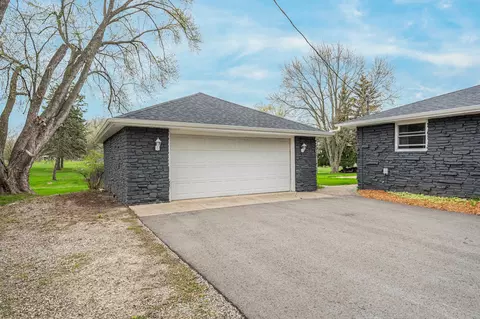 Exterior - 1034 S Ridge Ln, Appleton, WI 54914 photo 1 of 7