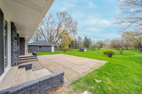 Exterior - 1034 S Ridge Ln, Appleton, WI 54914 photo 4 of 7