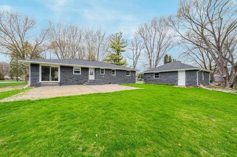 Exterior - 1034 S Ridge Ln, Appleton, WI 54914 photo 5 of 7